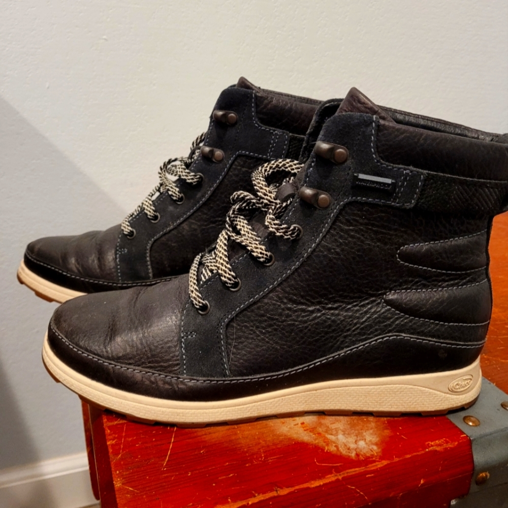 Chaco Women's Sierra Warerproof Boots. Size 8.5